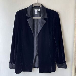 NWOT Midnight Blue Velvet Blazer Black Satin Lapel Cuffs Size M